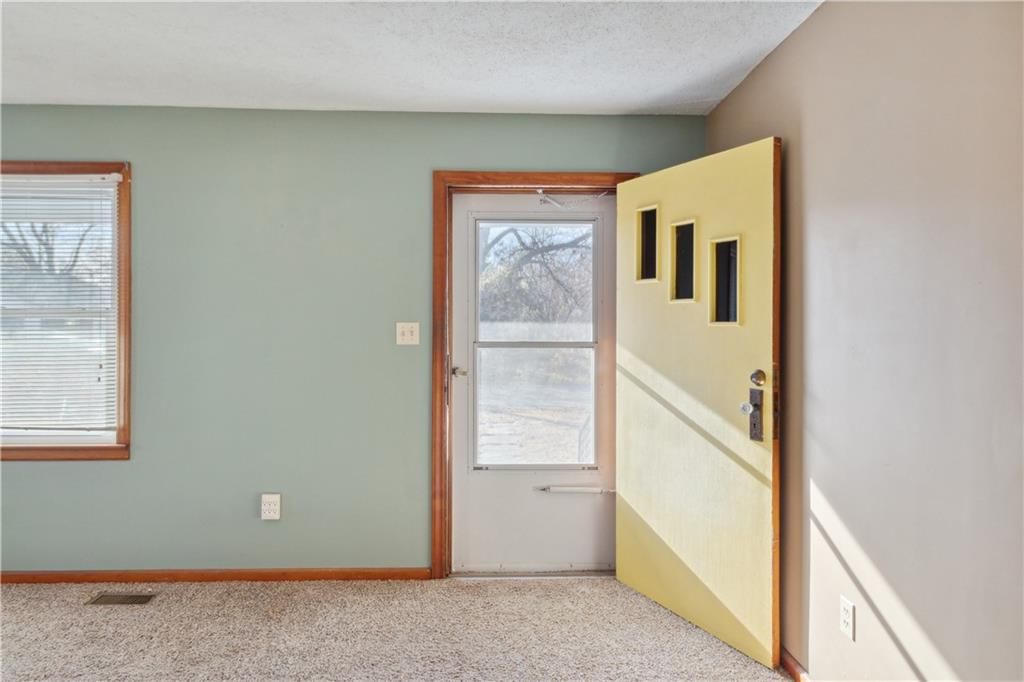 314 W 2nd Street — photo 3