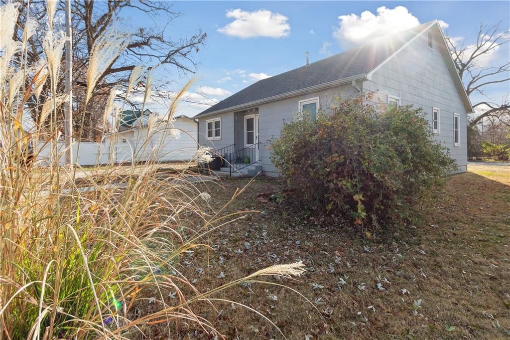314 W 2nd Street — photo 18