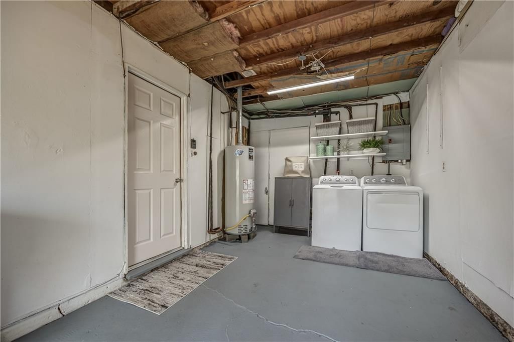 8318 Douglas Avenue — photo 20