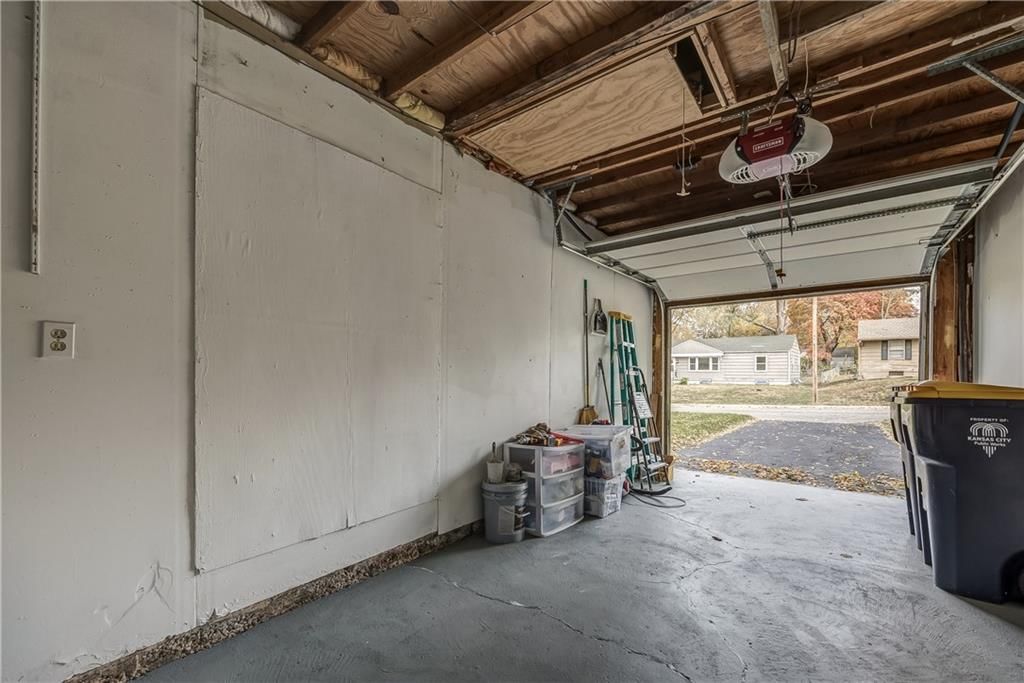 8318 Douglas Avenue — photo 21
