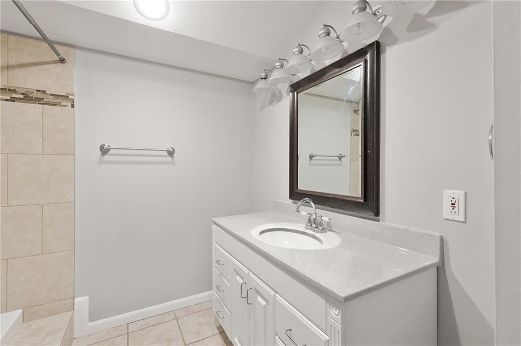 6115 N Kensington Court — photo 38