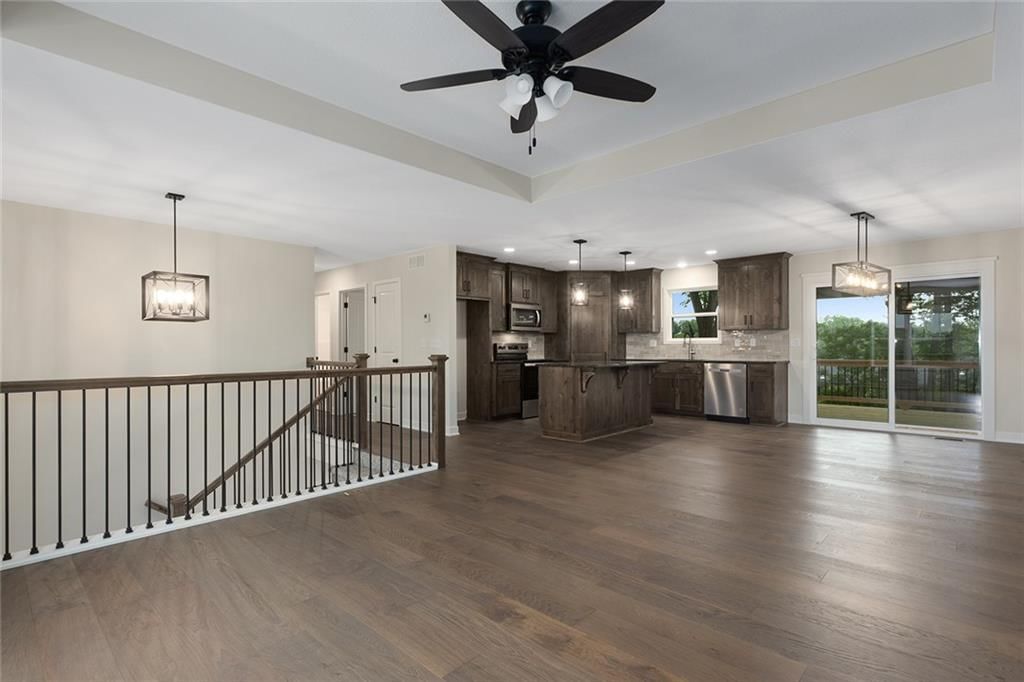 Photo 6 of 35 - 1316 N Holland Court