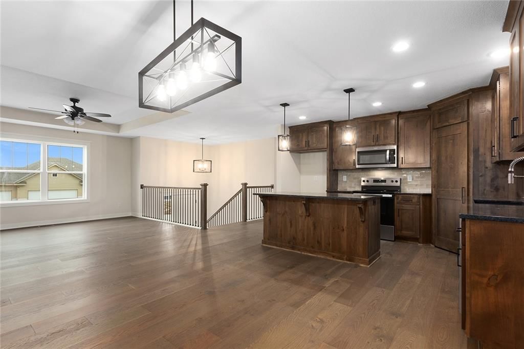 Photo 8 of 35 - 1316 N Holland Court