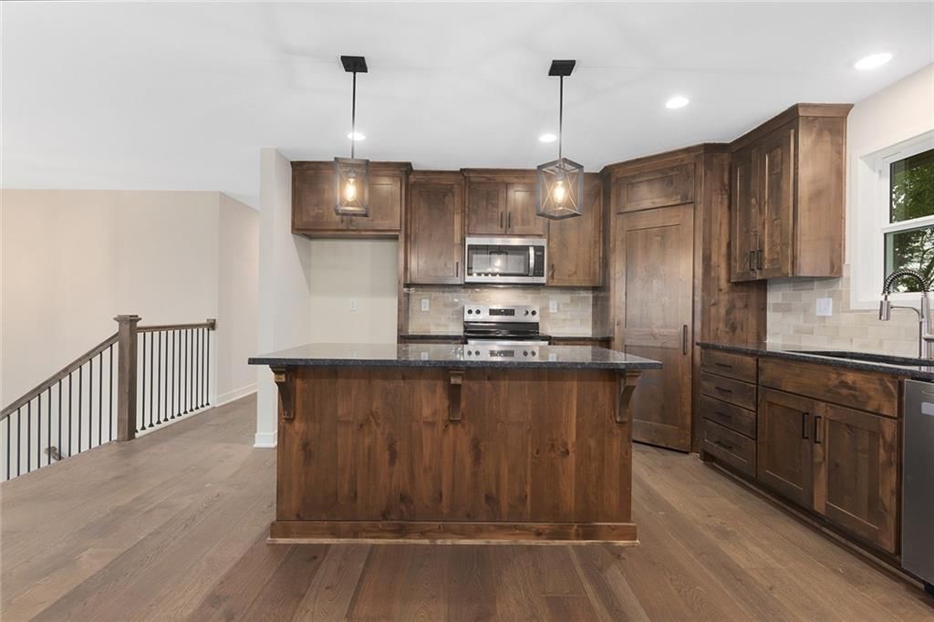Photo 9 of 35 - 1316 N Holland Court