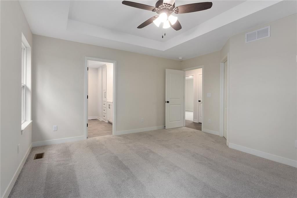 Photo 14 of 35 - 1316 N Holland Court