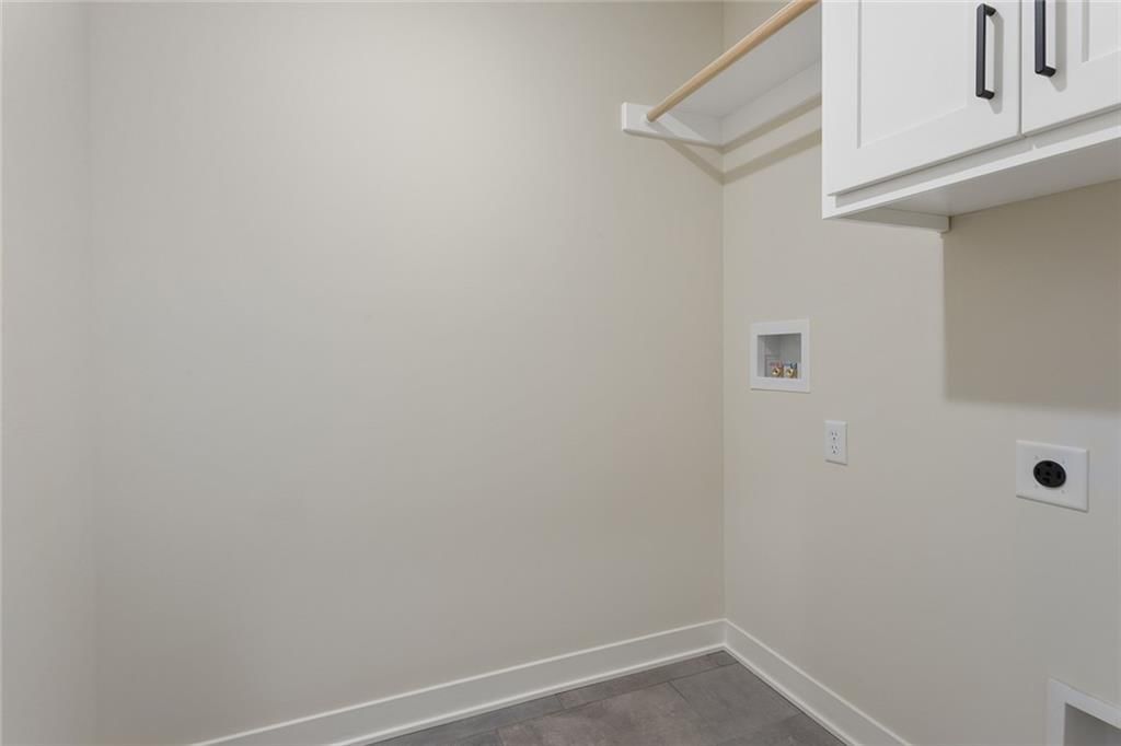 Photo 19 of 35 - 1316 N Holland Court