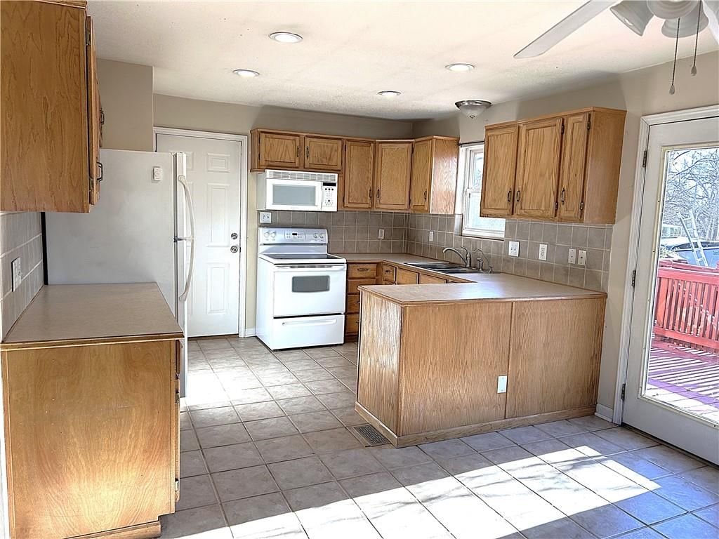 635 NE 36TH Street — photo 7