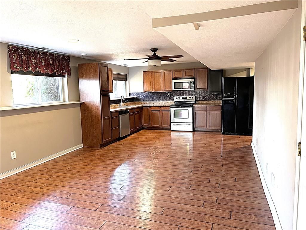 635 NE 36TH Street — photo 16