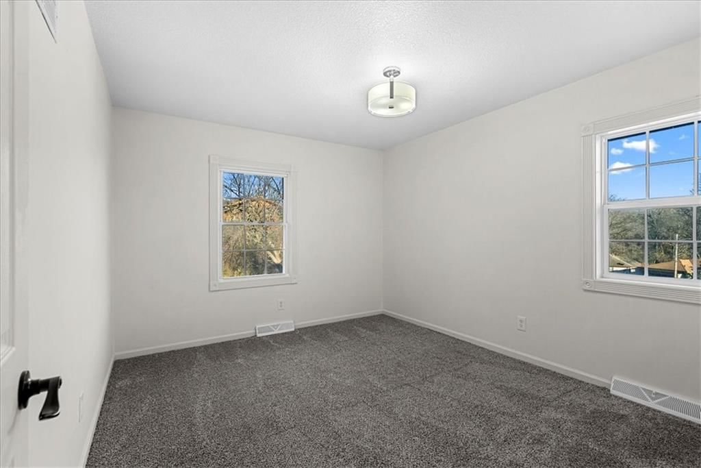 6215 Troup Avenue — photo 16