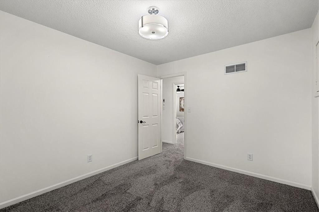6215 Troup Avenue — photo 22