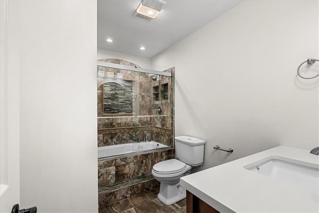 6215 Troup Avenue — photo 23