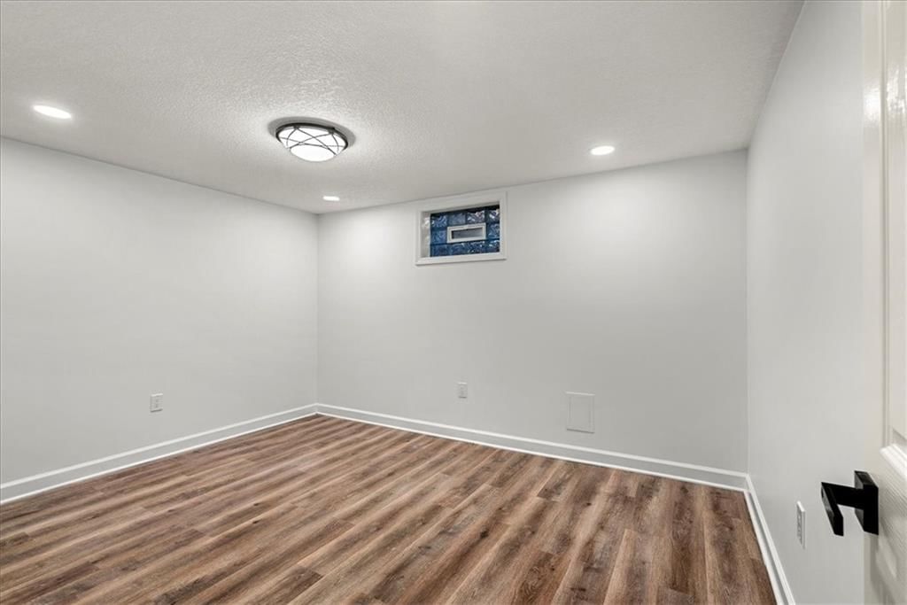 6215 Troup Avenue — photo 25