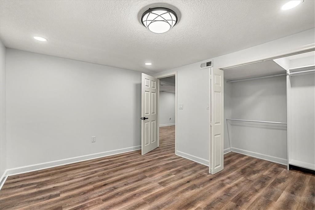 6215 Troup Avenue — photo 26