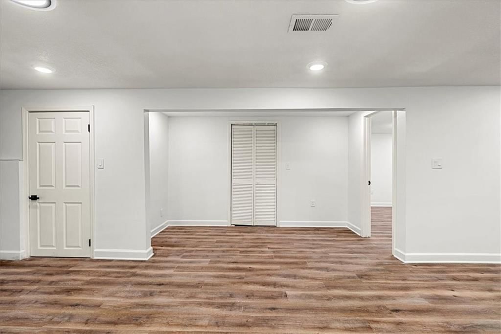 6215 Troup Avenue — photo 30