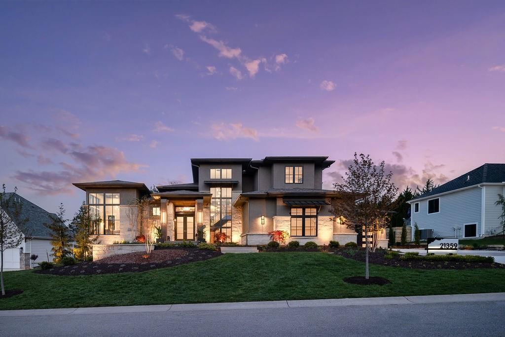 21359 W 93rd Court, Lenexa, KS