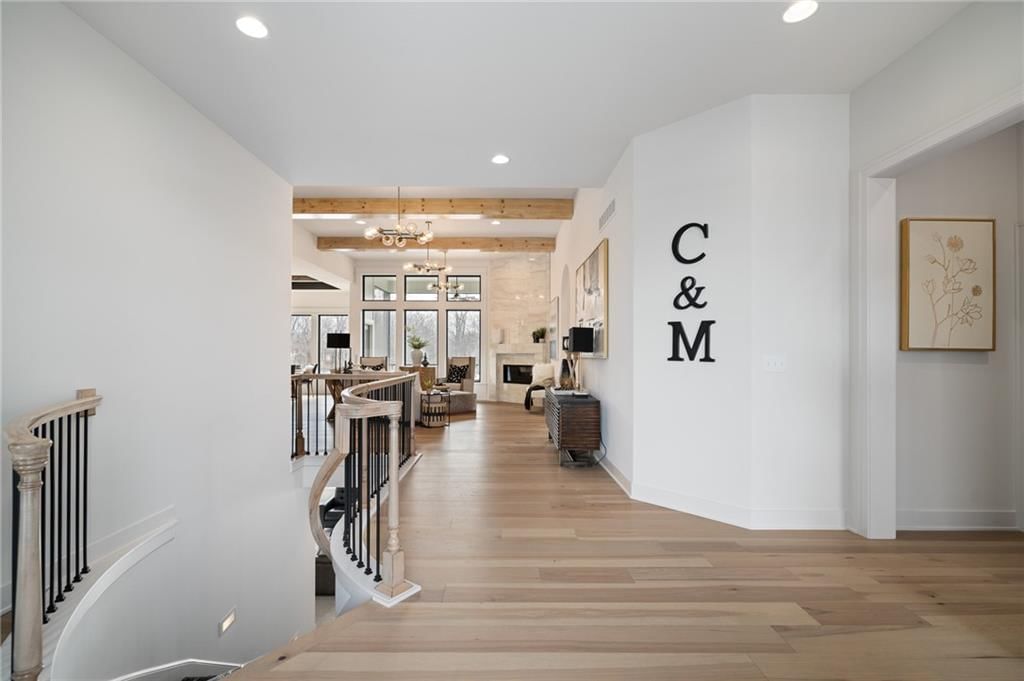 701 Hampstead Drive — photo 2