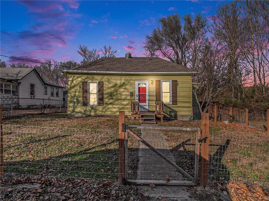 212 W Shrader Street — photo 2