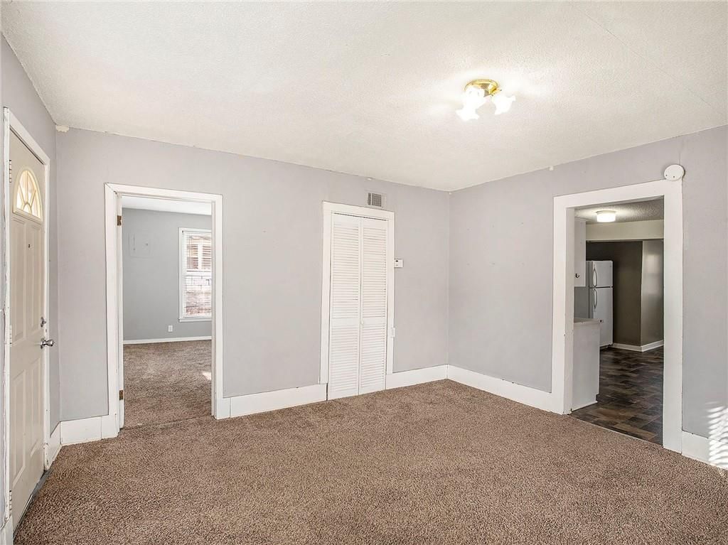212 W Shrader Street — photo 5