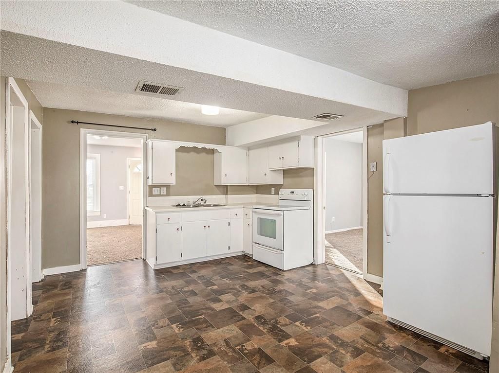 212 W Shrader Street — photo 6