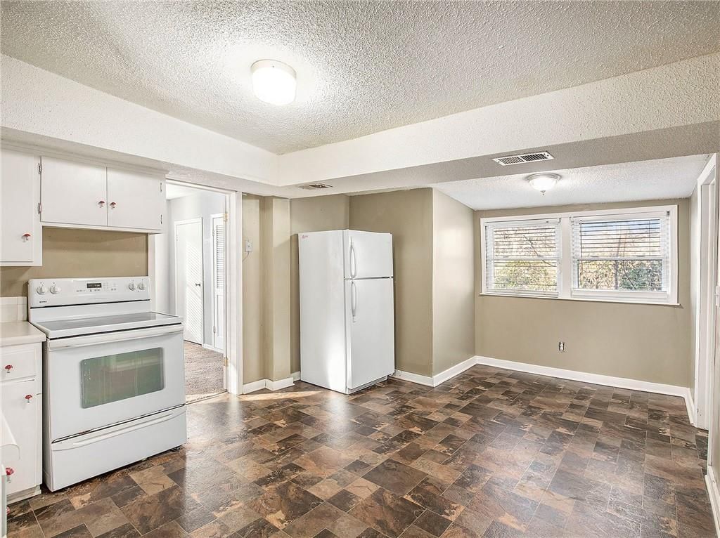 212 W Shrader Street — photo 7