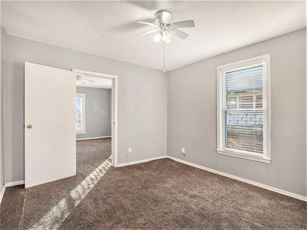 212 W Shrader Street — photo 10