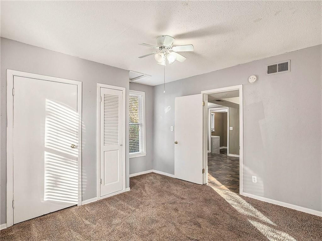 212 W Shrader Street — photo 12