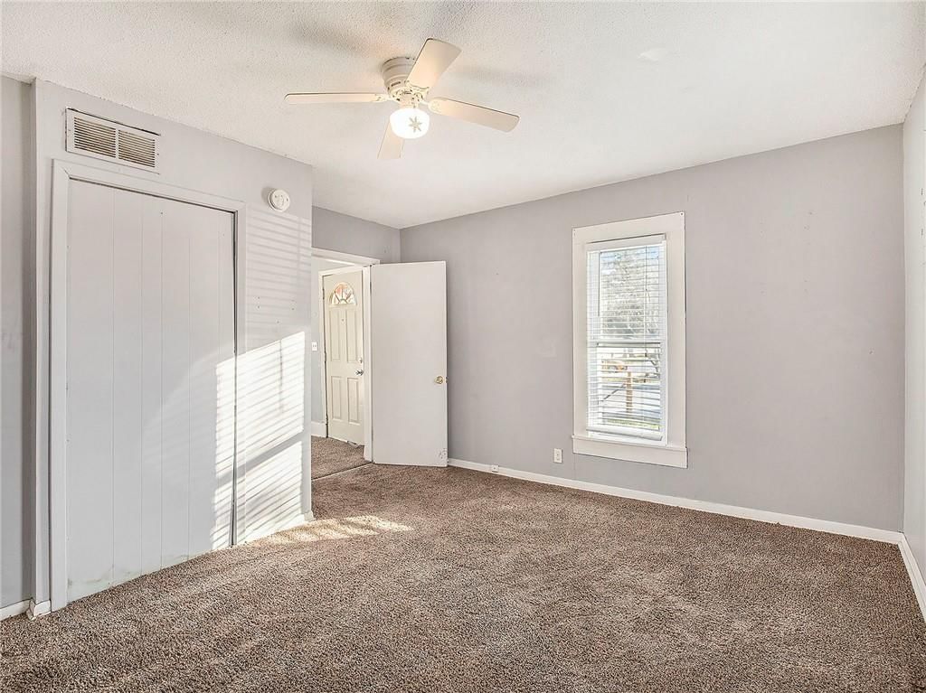 212 W Shrader Street — photo 13