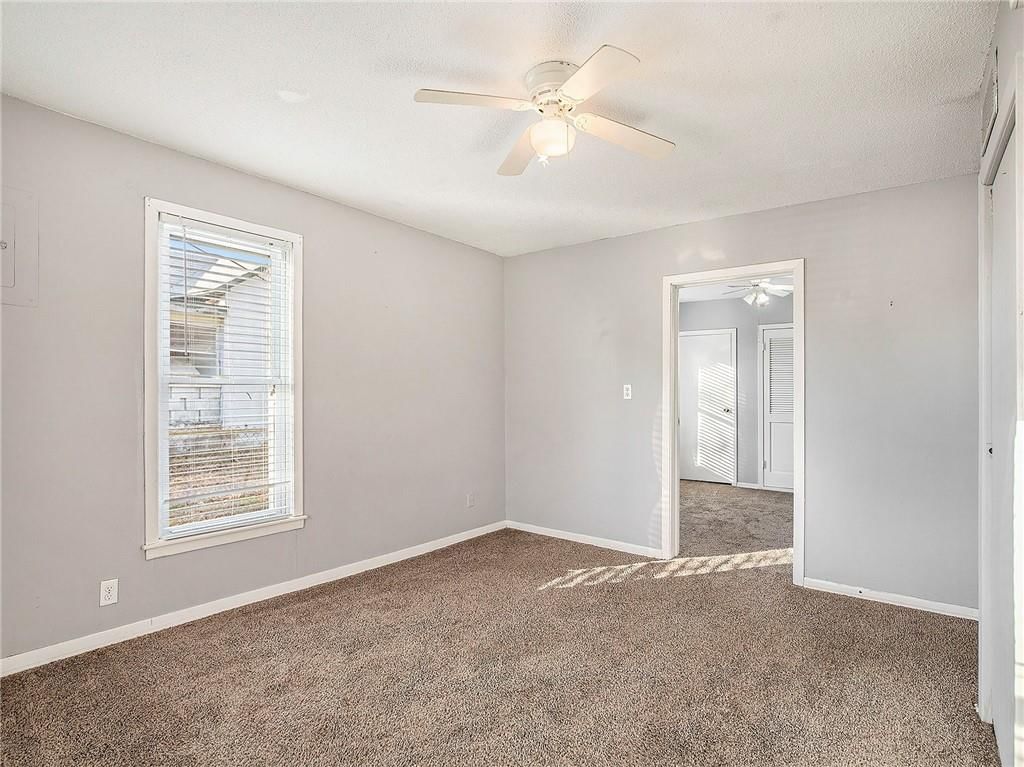 212 W Shrader Street — photo 15