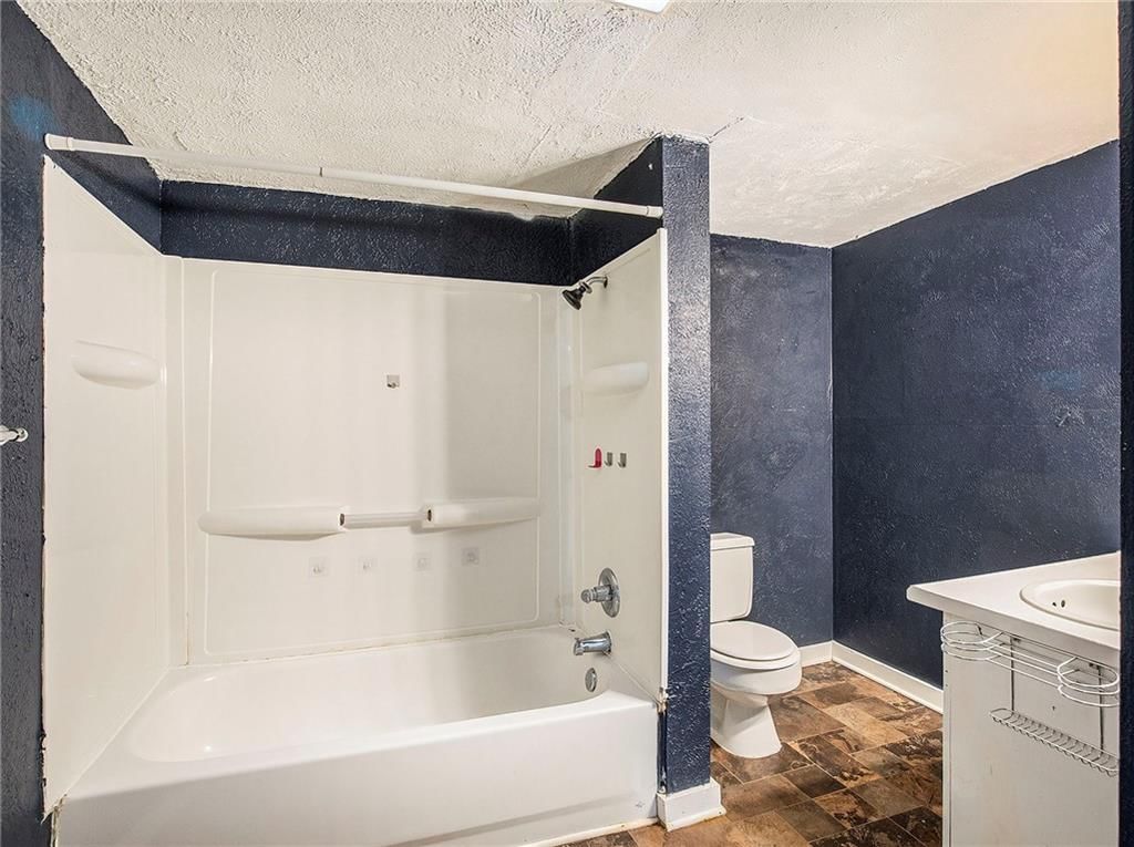 212 W Shrader Street — photo 16