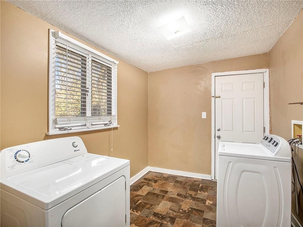 212 W Shrader Street — photo 17