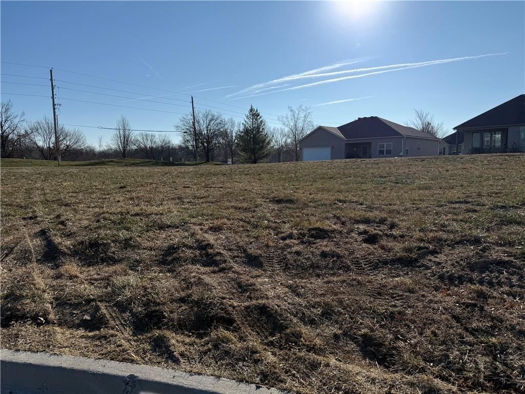 2215 Crestview Place — photo 1
