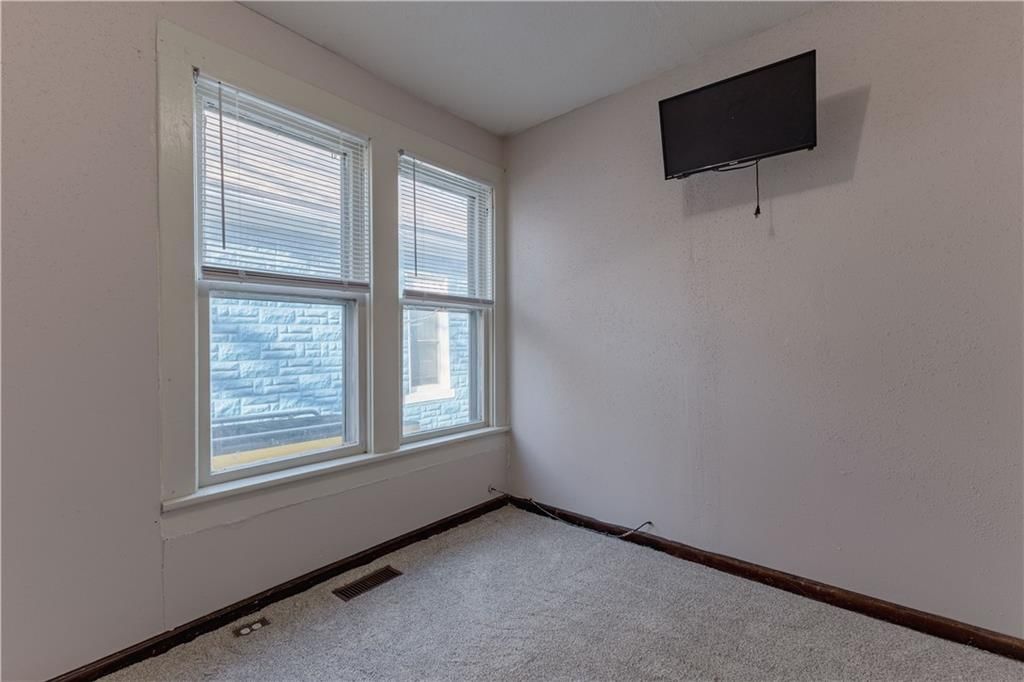 1505 Metropolitan Avenue — photo 9