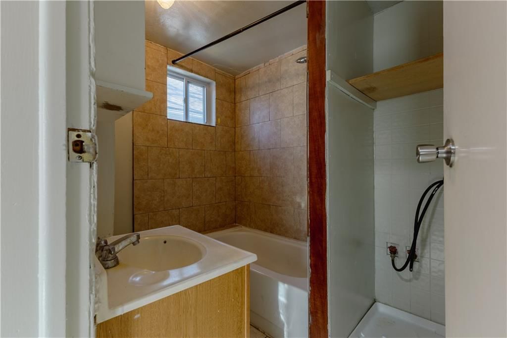 1505 Metropolitan Avenue — photo 16