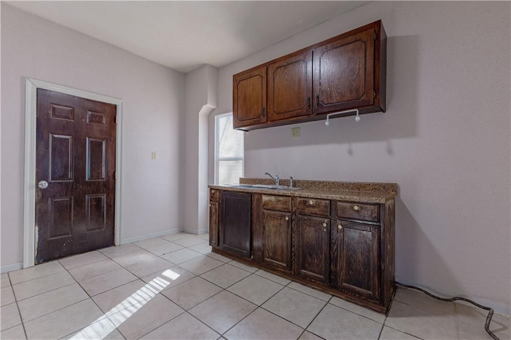 1505 Metropolitan Avenue — photo 17