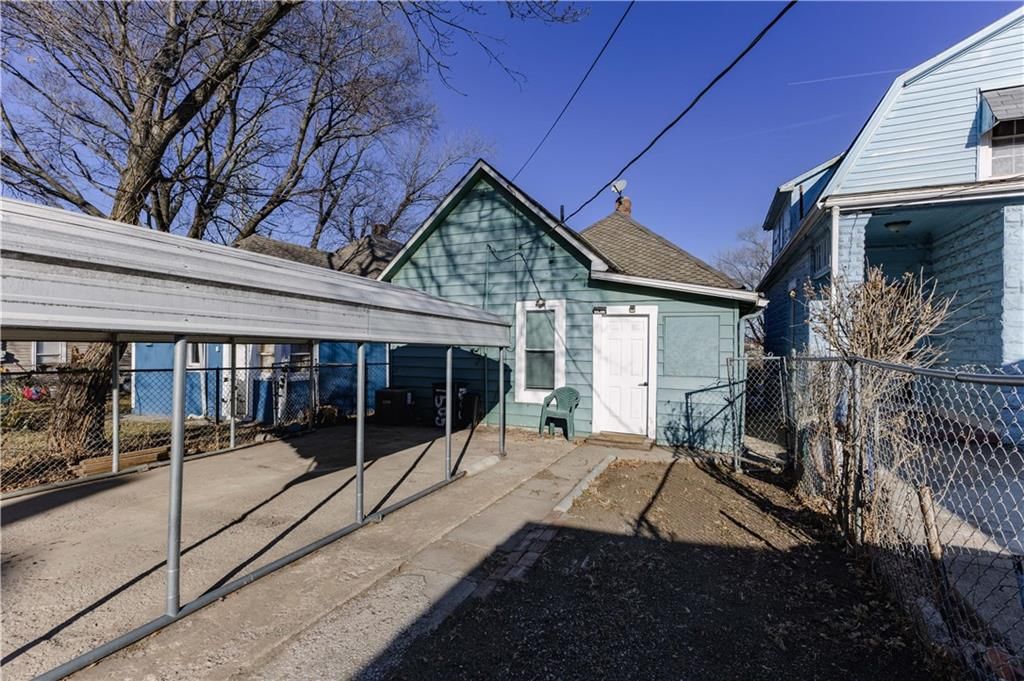 1505 Metropolitan Avenue — photo 21
