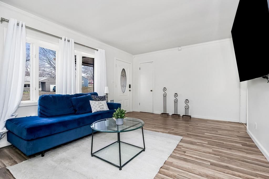 6143 Longwood Avenue — photo 4