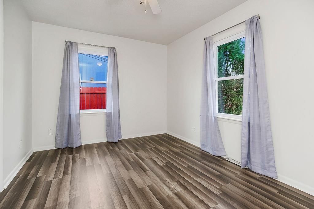 6143 Longwood Avenue — photo 12