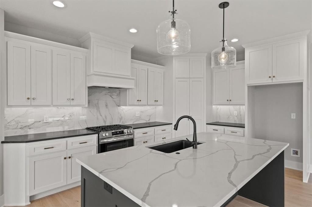 Photo 8 of 37 - 4027 NE Sagamore Drive