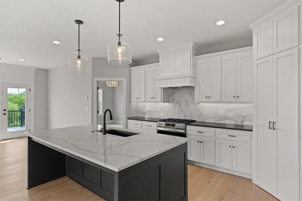 Photo 9 of 37 - 4027 NE Sagamore Drive