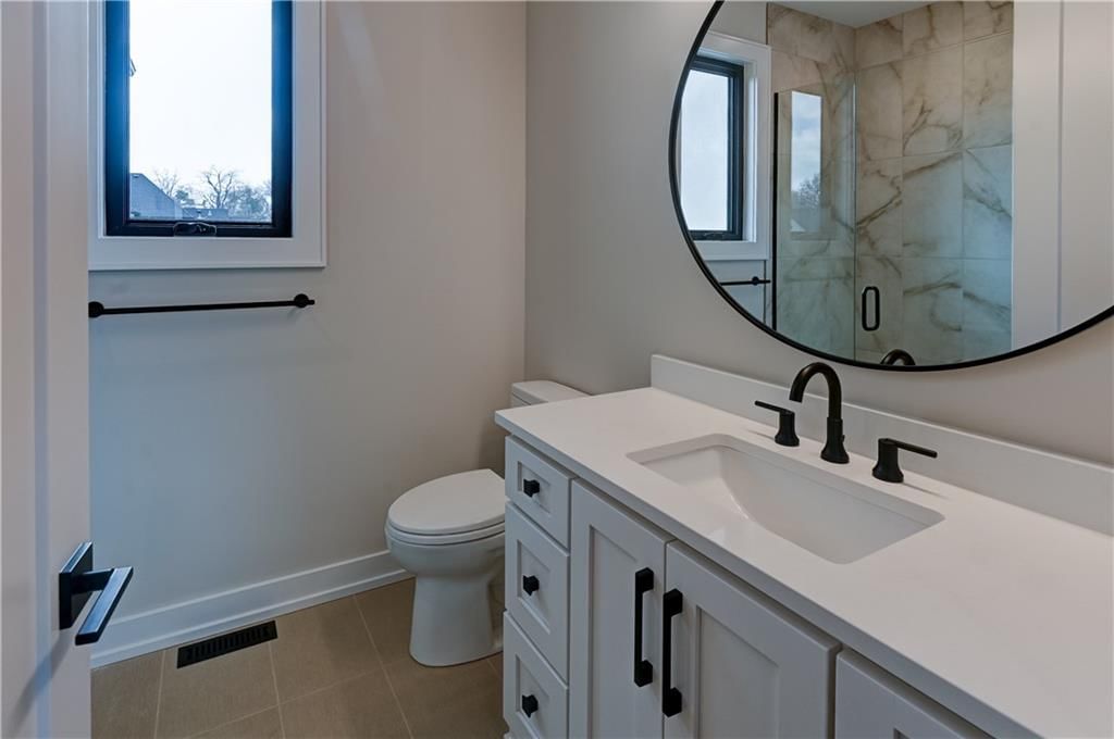Photo 42 of 53 - 3907 W 84th Terrace