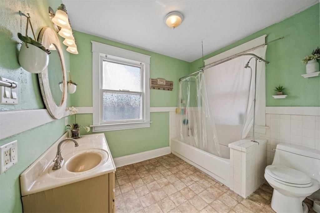 1225 W 40TH Street — photo 19