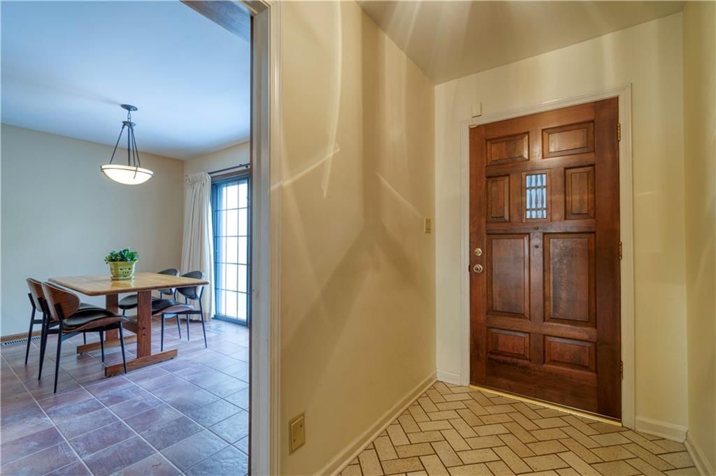 12884 Cambridge Circle — photo 5