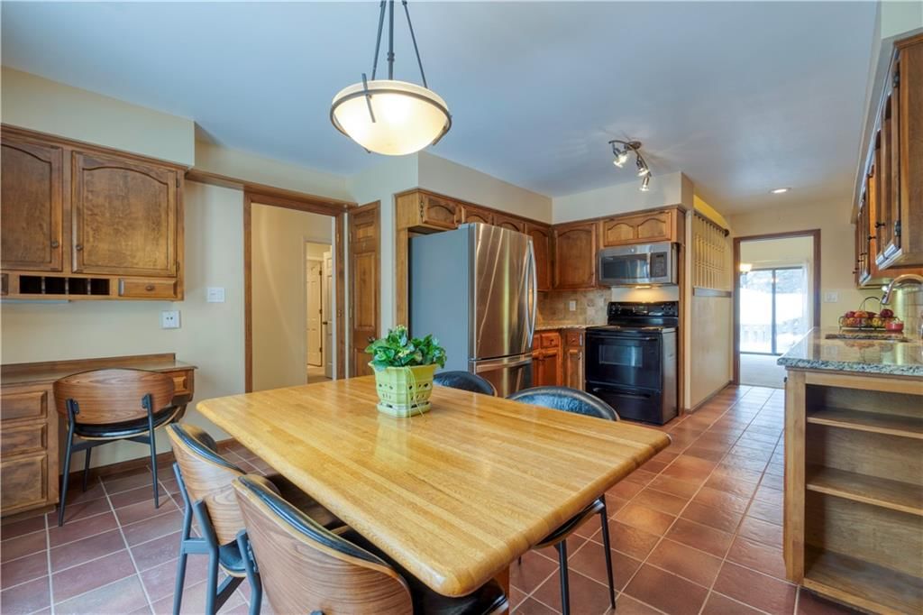 12884 Cambridge Circle — photo 8
