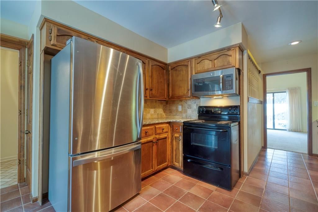 12884 Cambridge Circle — photo 9