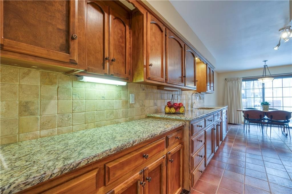12884 Cambridge Circle — photo 12
