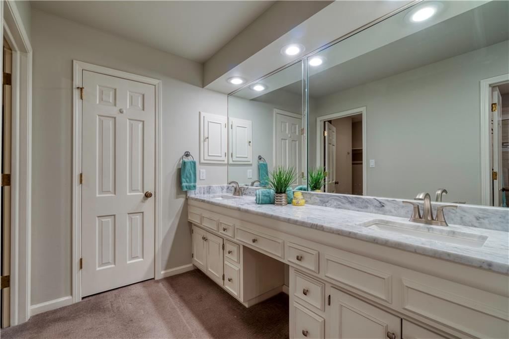 12884 Cambridge Circle — photo 20