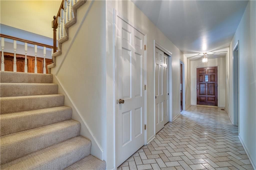 12884 Cambridge Circle — photo 22