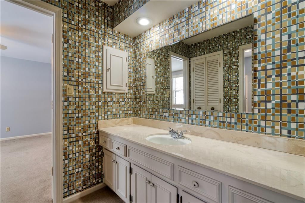 12884 Cambridge Circle — photo 28