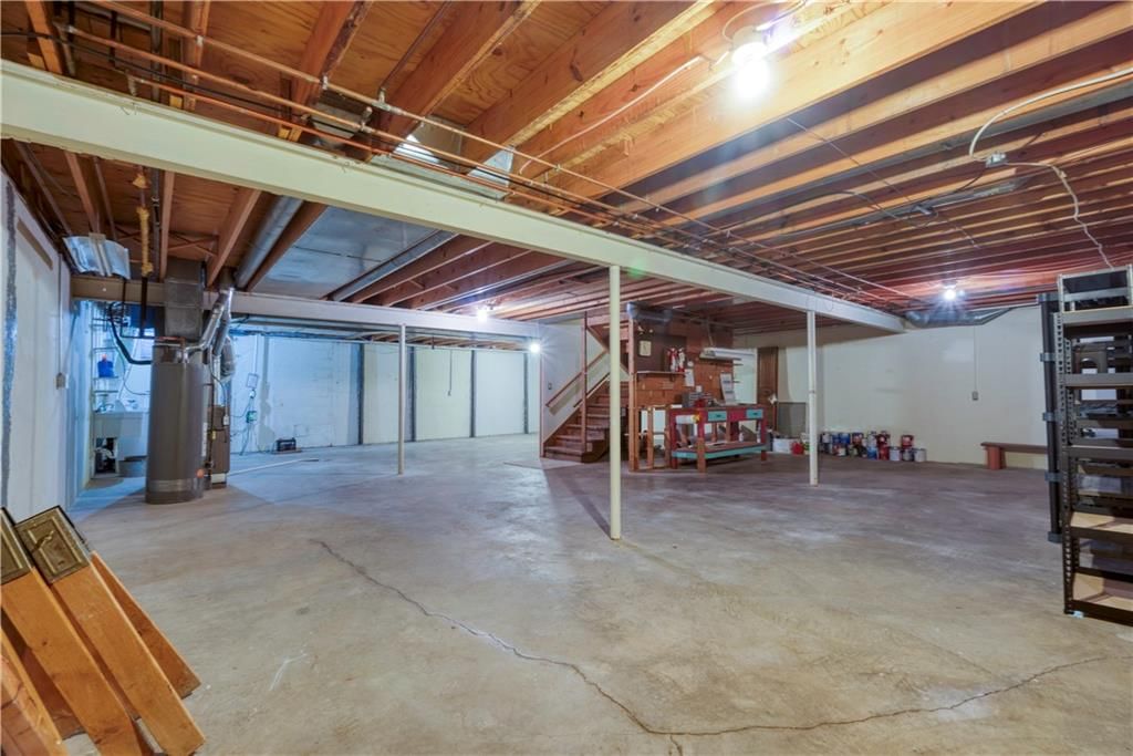12884 Cambridge Circle — photo 32
