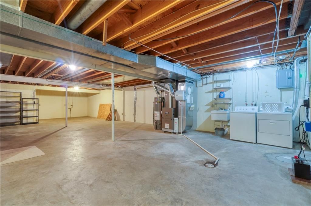 12884 Cambridge Circle — photo 33